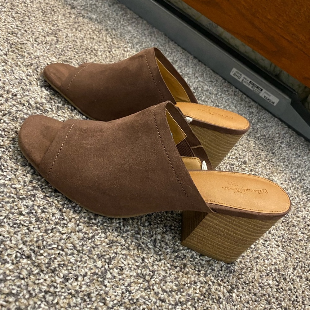 Universal Thread short heel • brown • Size: 8.5